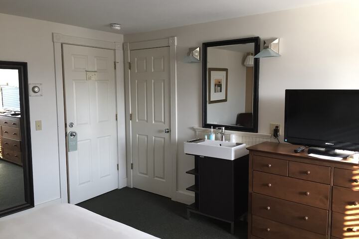 Room 28 of 163