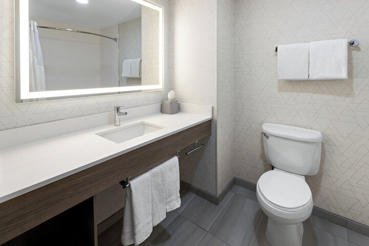 Holiday Inn Express Hotel & Suites Freeport by IHG
