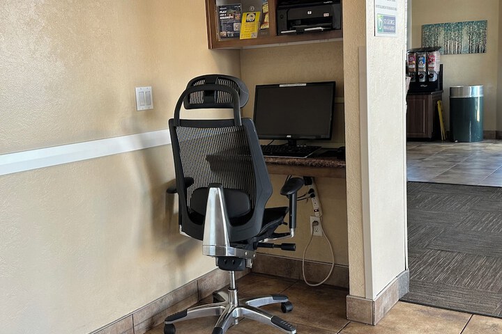 Business Center 66 of 69