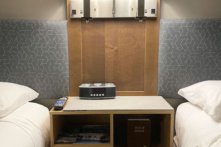 Room 65 of 76