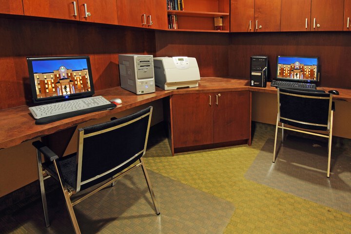 Holiday Inn Express & Suites Brampton by IHG