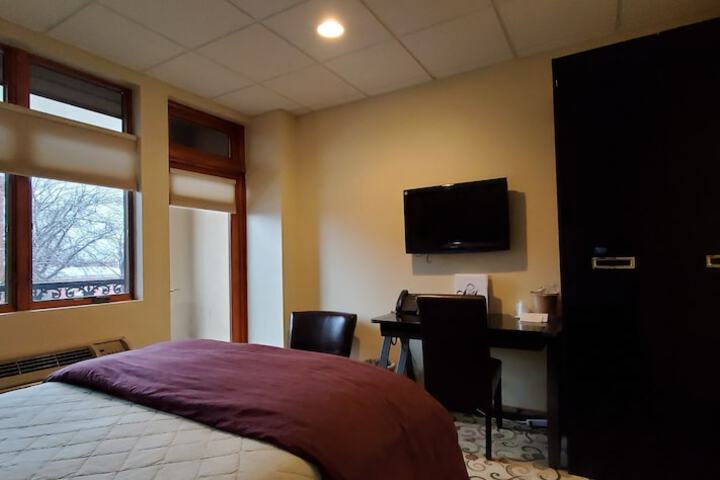 Lowell Inn