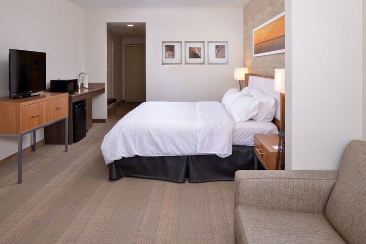 Holiday Inn Express & Suites Pocatello by IHG