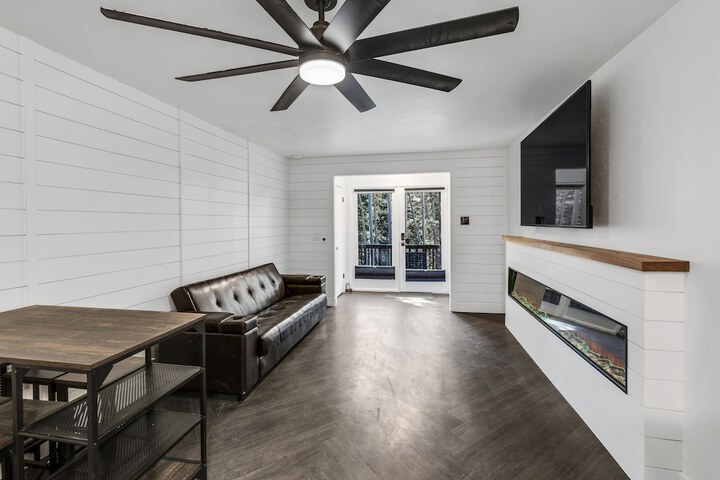Beautiful Ski-in / ski-out Condo Located on the Eagle Point Resort! 1 Bedroom Condo by RedAwning
