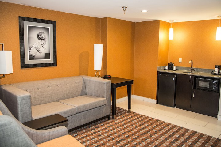 Room 11 of 40