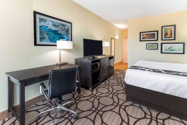La Quinta Inn & Suites by Wyndham Carlsbad