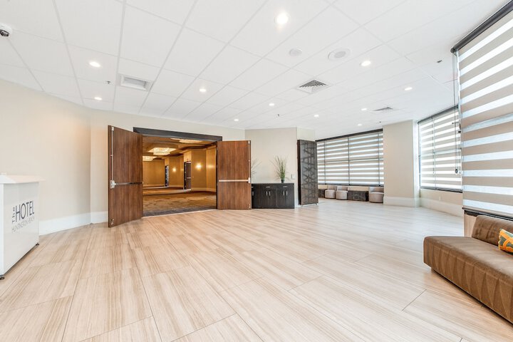 Ballroom/Hall 35 of 40