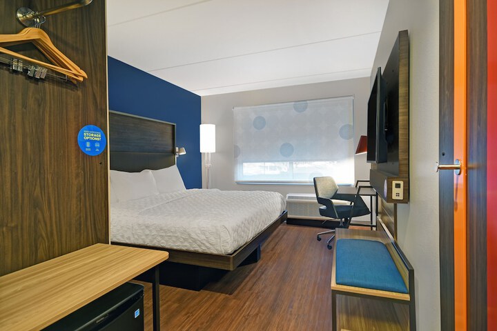 Room 32 of 51