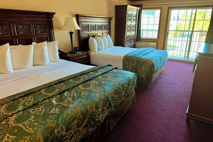 Hamilton Inn Select Beachfront Mackinaw City
