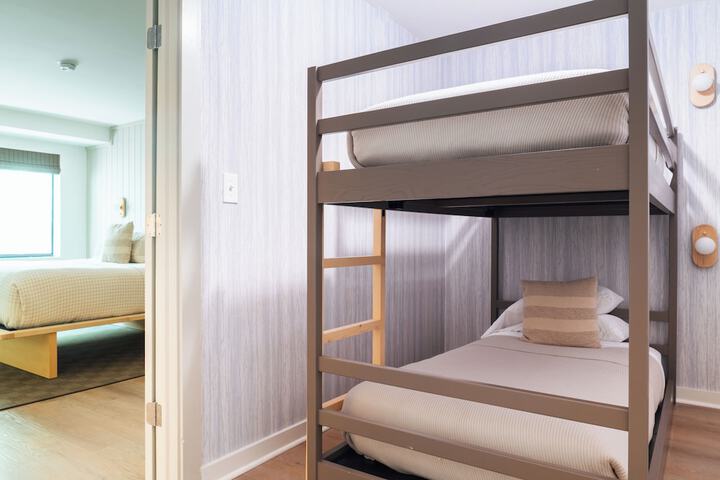 Room 42 of 65