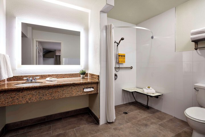 Best Western Plus Meridian Inn & Suites Anaheim-Orange