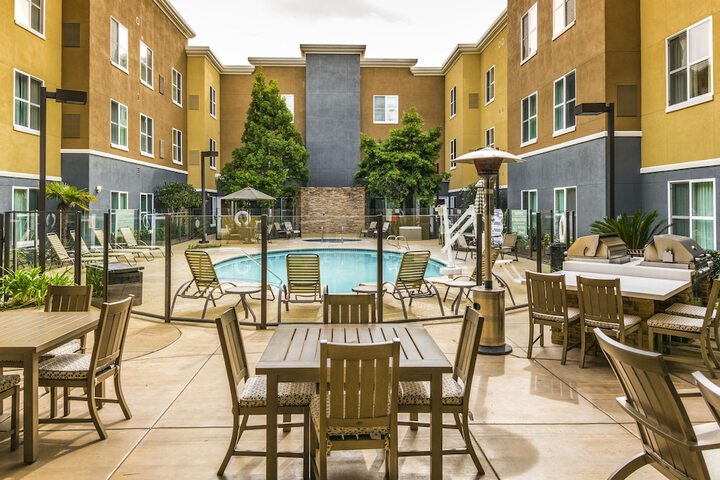 Hotel Exterior 56 of 58