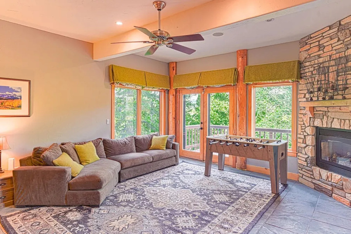 1361 County Rd Home #8 5 Bedrooms 3.5 Bathrooms Home