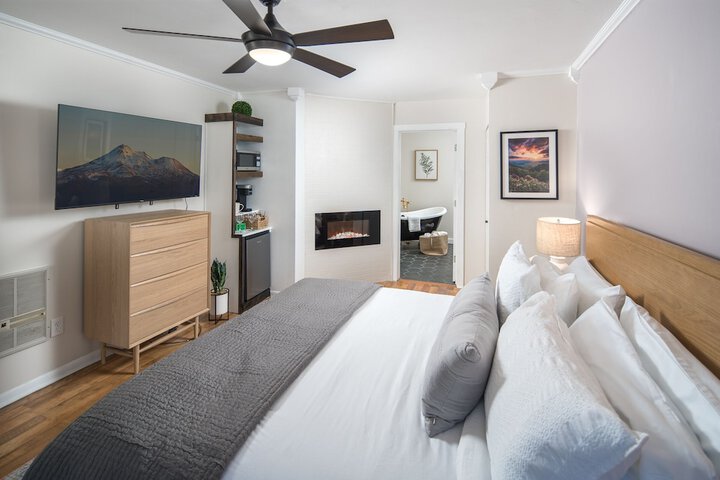 Room 11 of 38