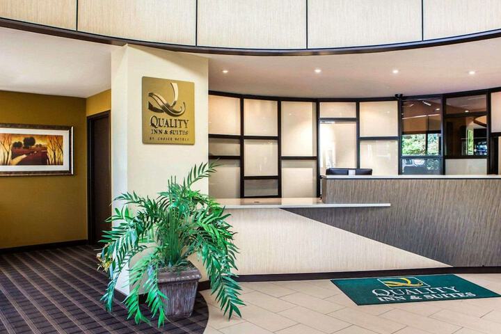 Quality Inn & Suites Peoria North