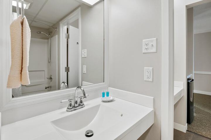 Room 11 of 24