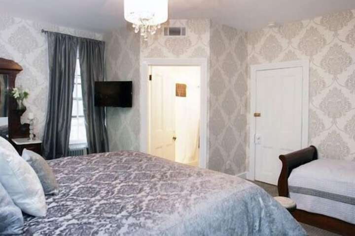 Room 35 of 46