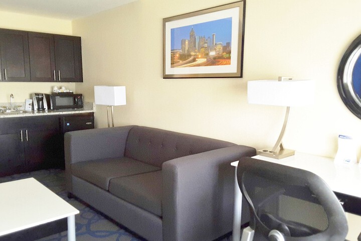 Holiday Inn Express Hotel & Suites by IHG