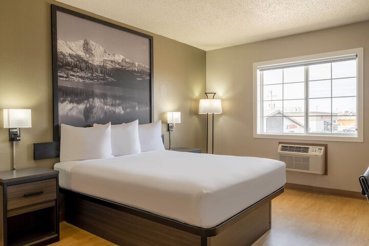 Super 8 by Wyndham Clinton
