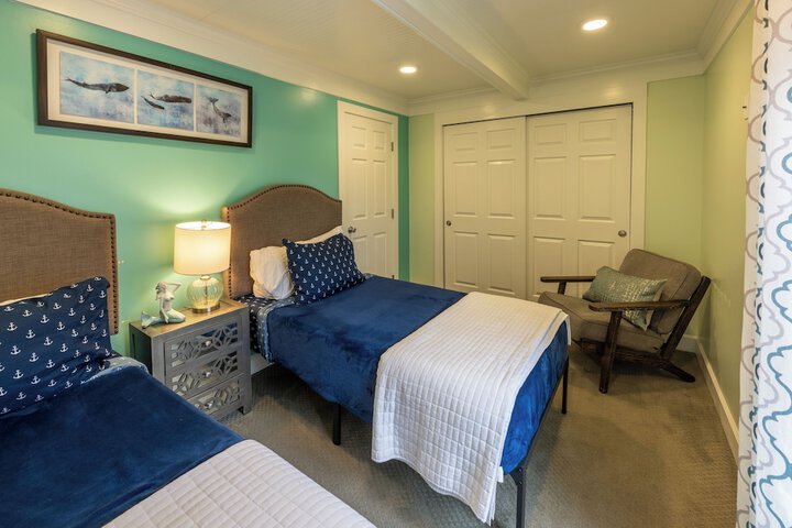 Room 100 of 176