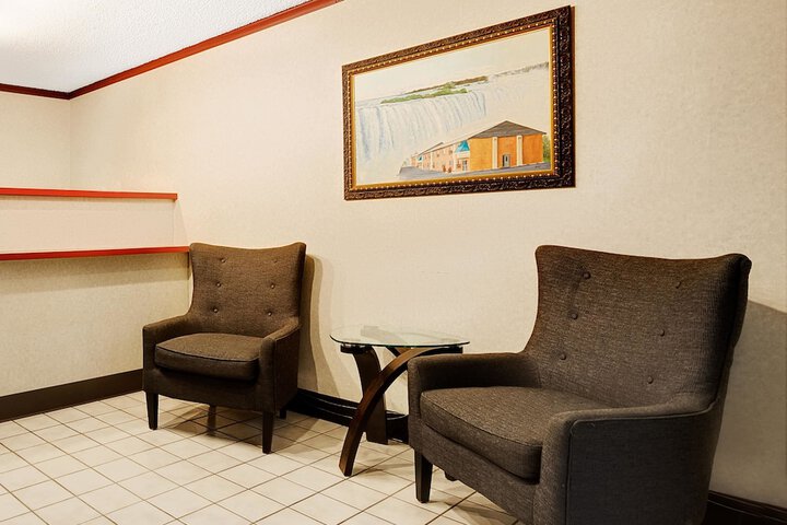 Super 8 by Wyndham Kenmore / Buffalo/Niagara Falls Area