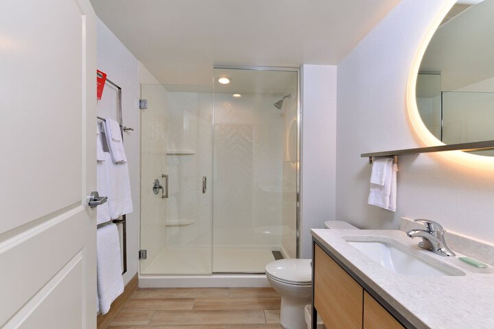 Room 15 of 33