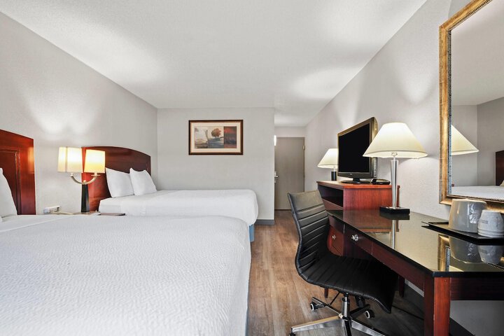 Days Inn by Wyndham Utica