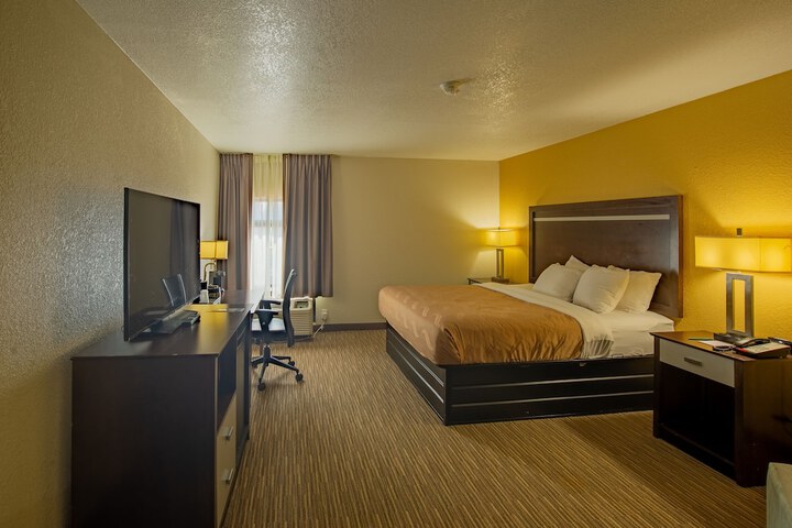 Quality Inn & Suites Portage Central