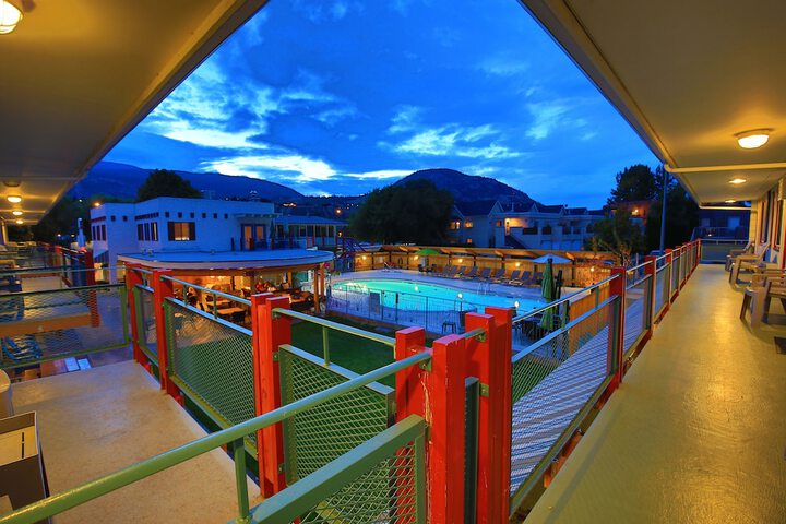 Hotel Exterior 38 of 39