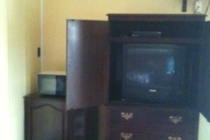 EVERGREEN MOTEL