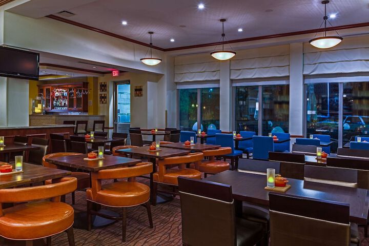 Dining 13 of 18