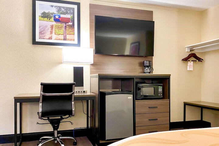 Room 13 of 28