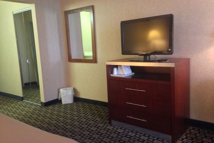 Room 33 of 65