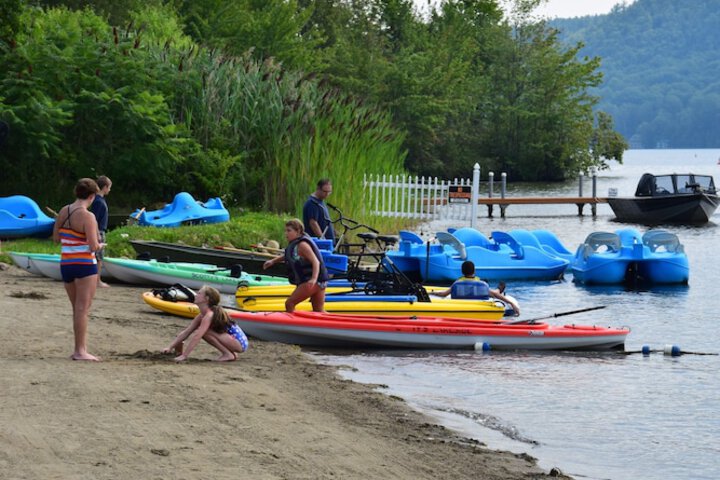 Scottys Lakeside Resort