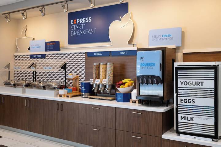 Holiday Inn Express & Suites Madison West - Middleton by IHG