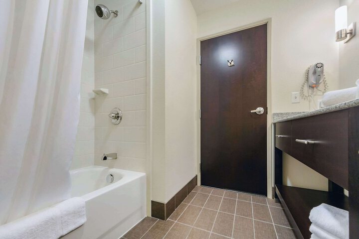 Room 25 of 48