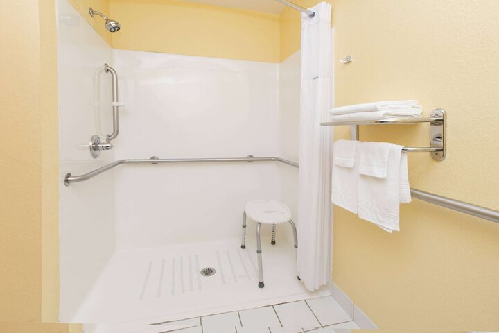 Days Inn & Suites by Wyndham Pryor