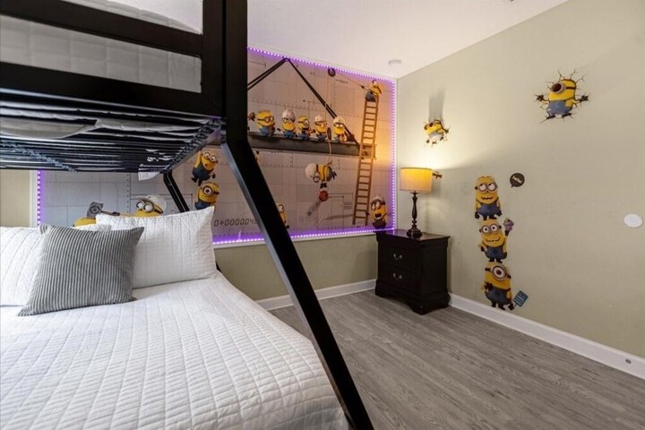 Room 65 of 83