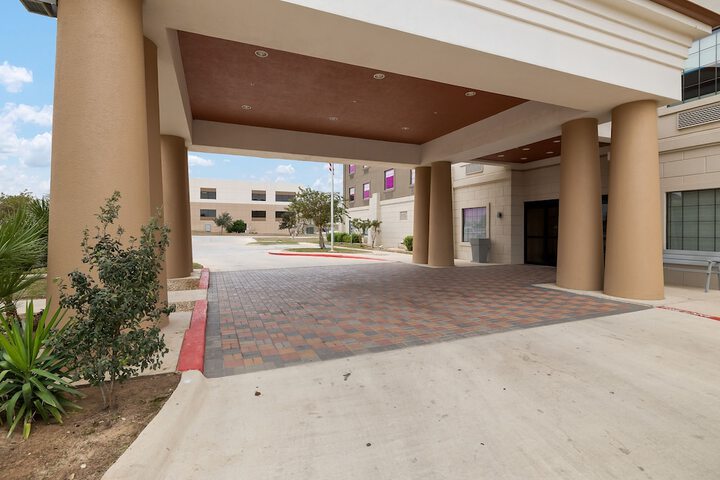 Holiday Inn Express Jourdanton - Pleasanton by IHG