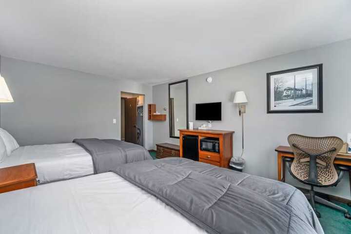 Room 8 of 12