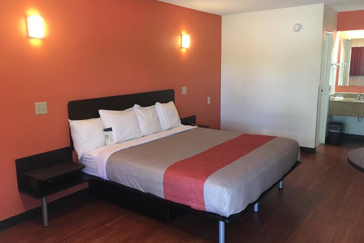 Room 22 of 34