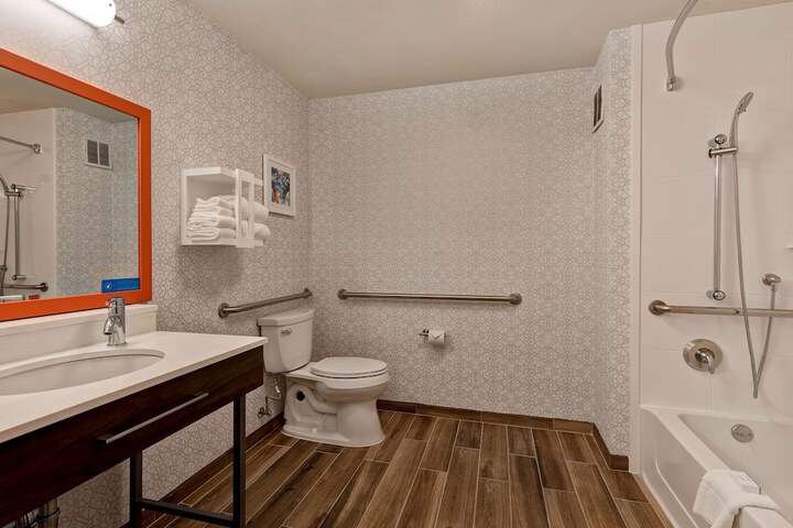 Room 11 of 33