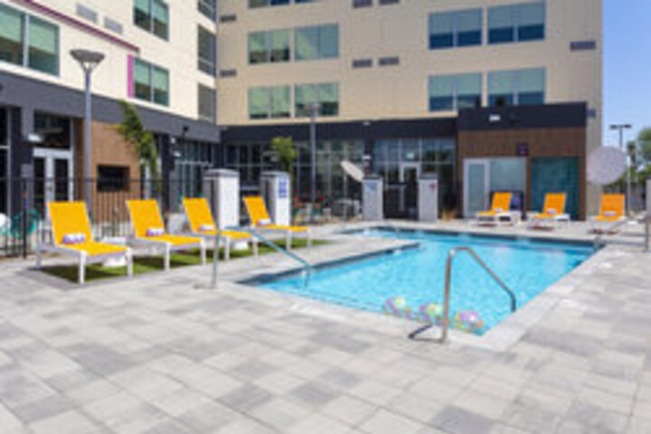 Pool 76 of 462