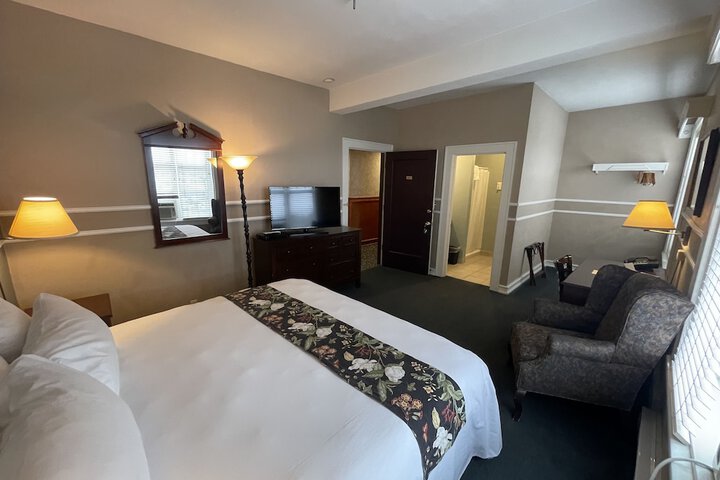 Room 13 of 32