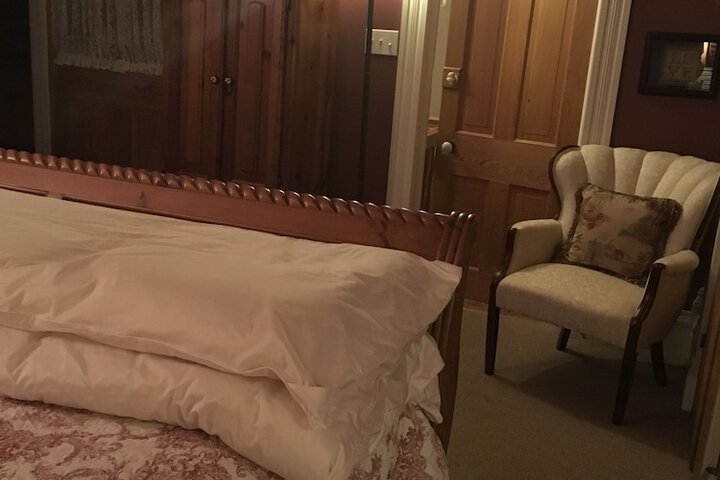 Historic Iron Horse Inn