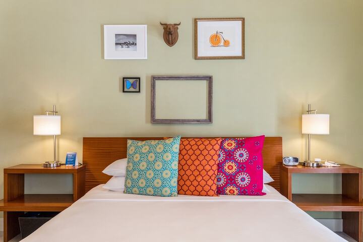 Room 32 of 84