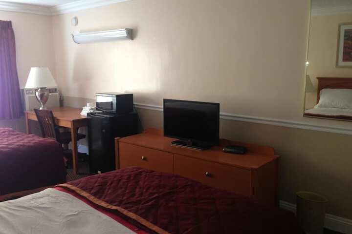 Room 33 of 40