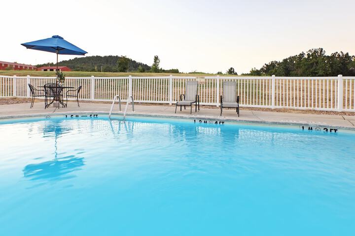Holiday Inn Express Hotel & Suites Mountain Home by IHG