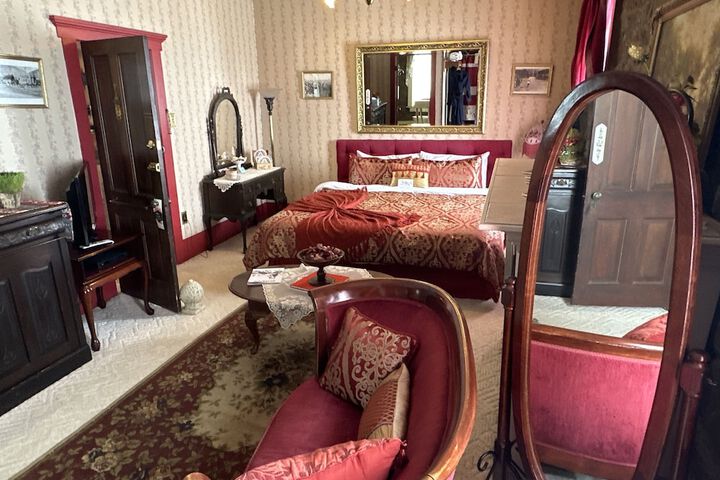 Room 26 of 74