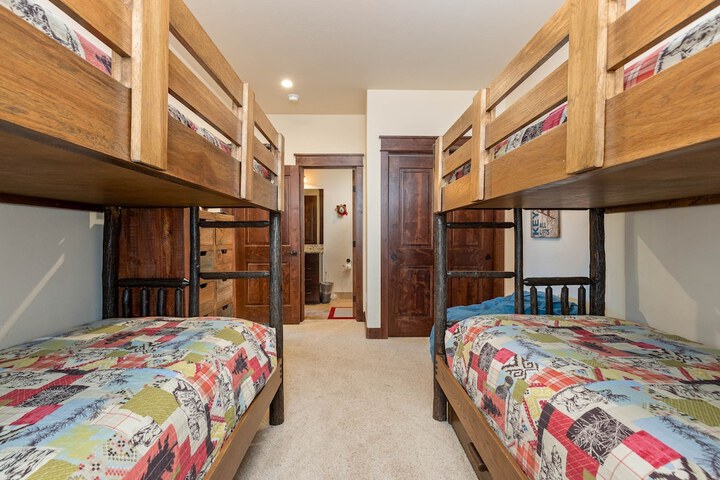 Room 21 of 36
